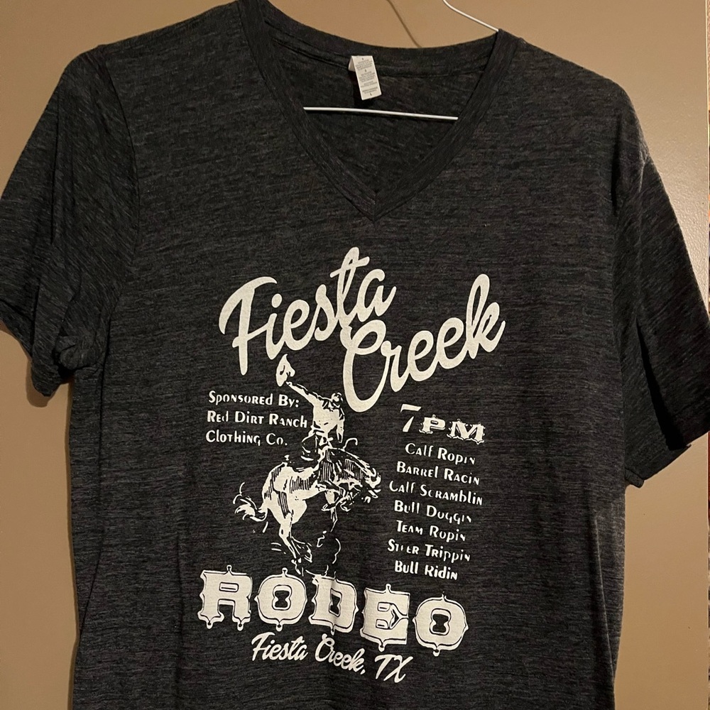 Red Dirt Ranch clothing graphic tee L